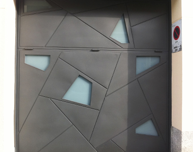 Fabricantes e instaladores de puertas basculantes en Mataró | Puertas Garsu