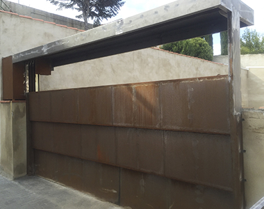 Fabricantes e instaladores de puertas de guillotina en Mataró | Puertas Garsu