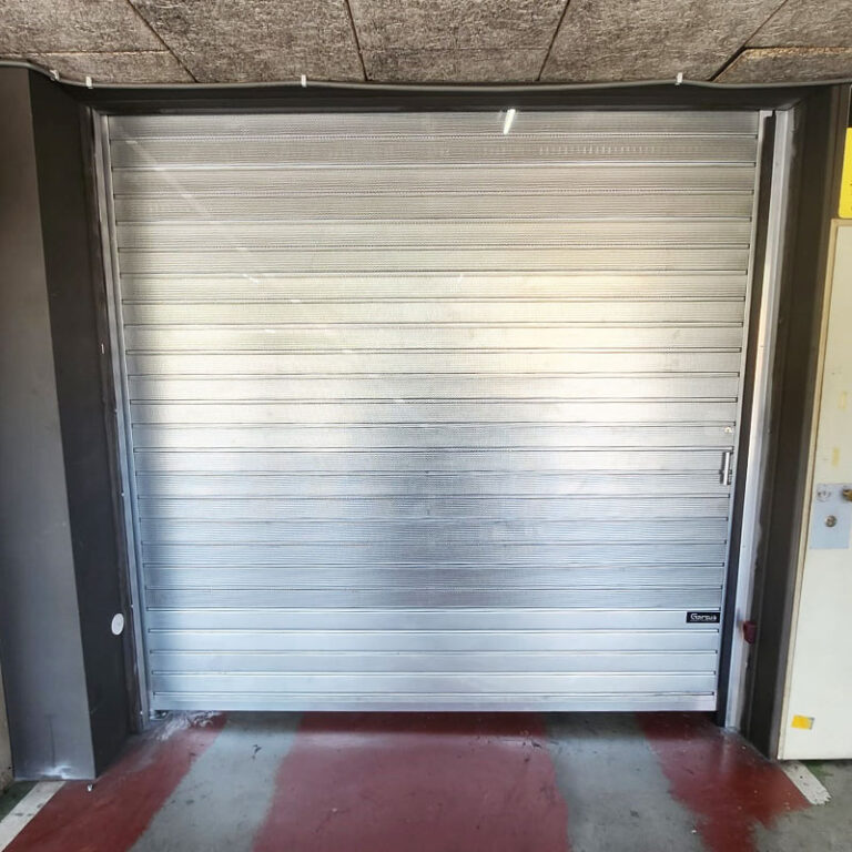 Fabricantes puertas metálicas batientes en Mataró | Puertas Garsu