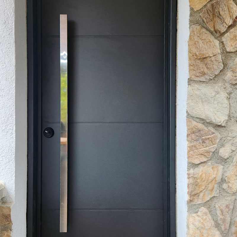 Fabricantes puertas metálicas de entrada en Mataró | Puertas Garsu