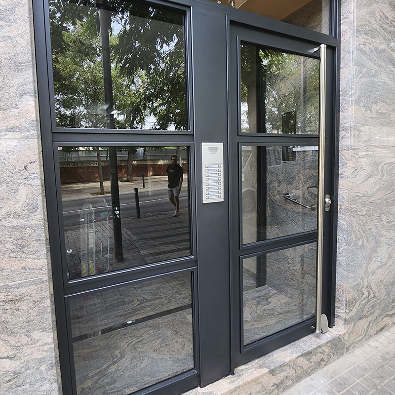 Fabricantes puertas metálicas de entrada en Mataró | Puertas Garsu