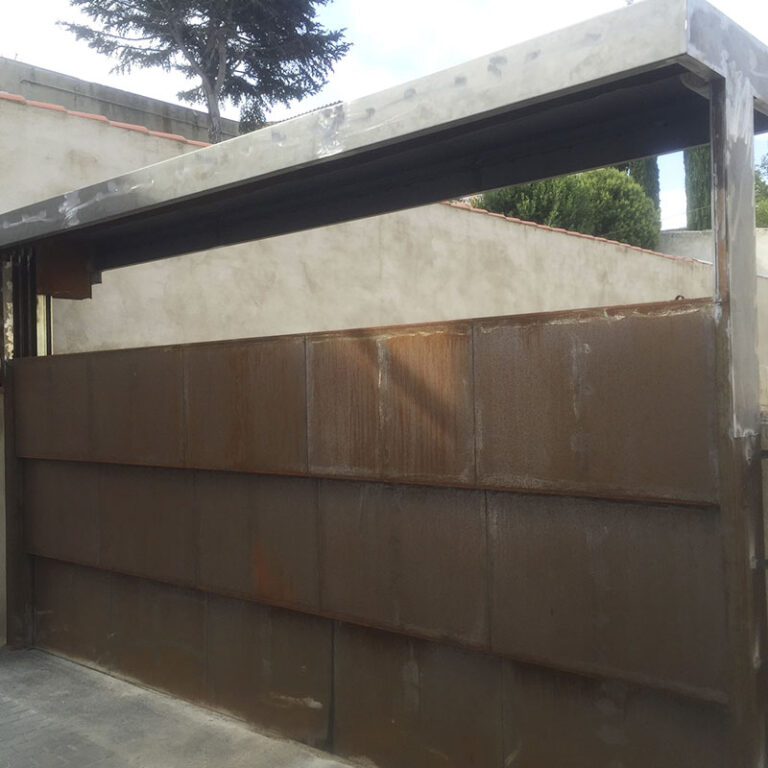 Fabricantes puertas metálicas de guillotina en Mataró | Puertas Garsu
