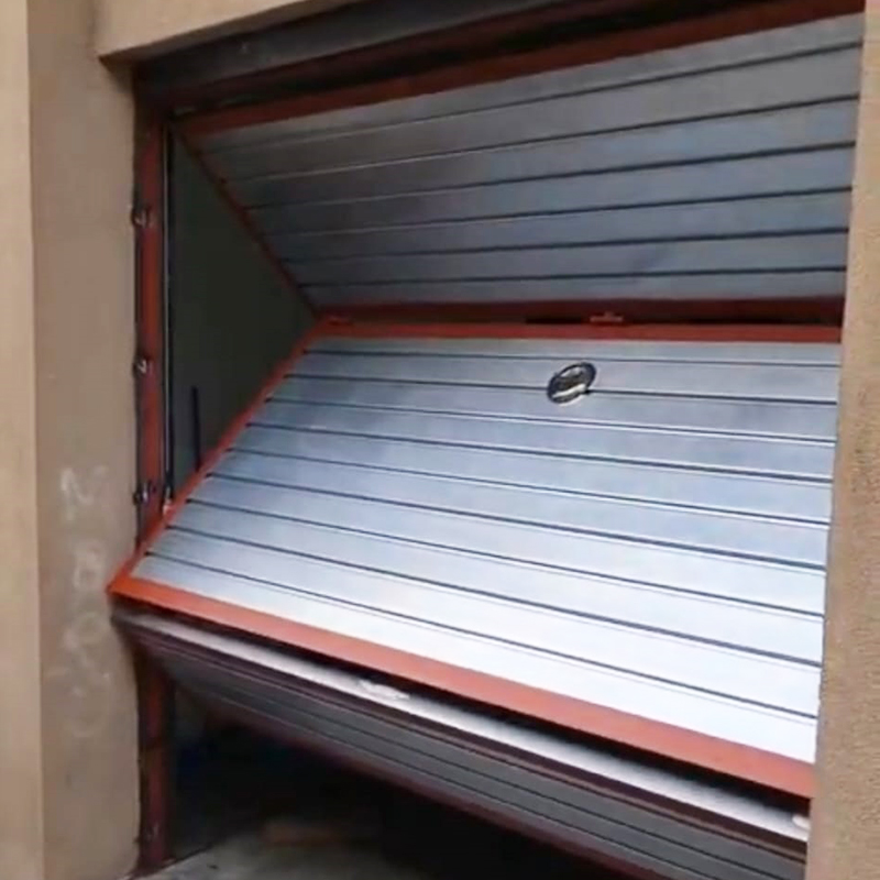 Fabricantes puertas metálicas basculantes en Mataró | Puertas Garsu