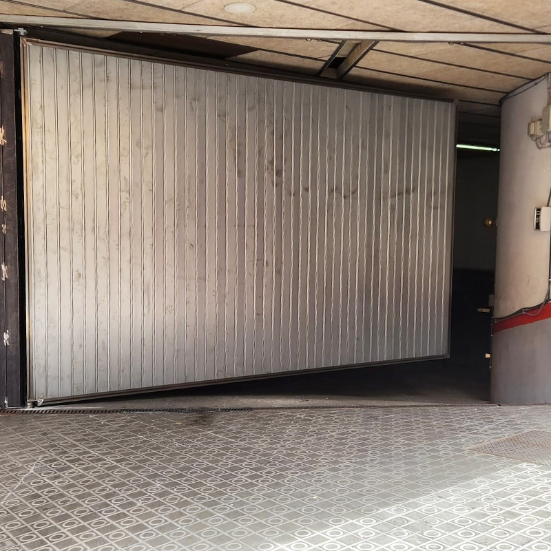 Fabricantes puertas metálicas batientes en Mataró | Puertas Garsu