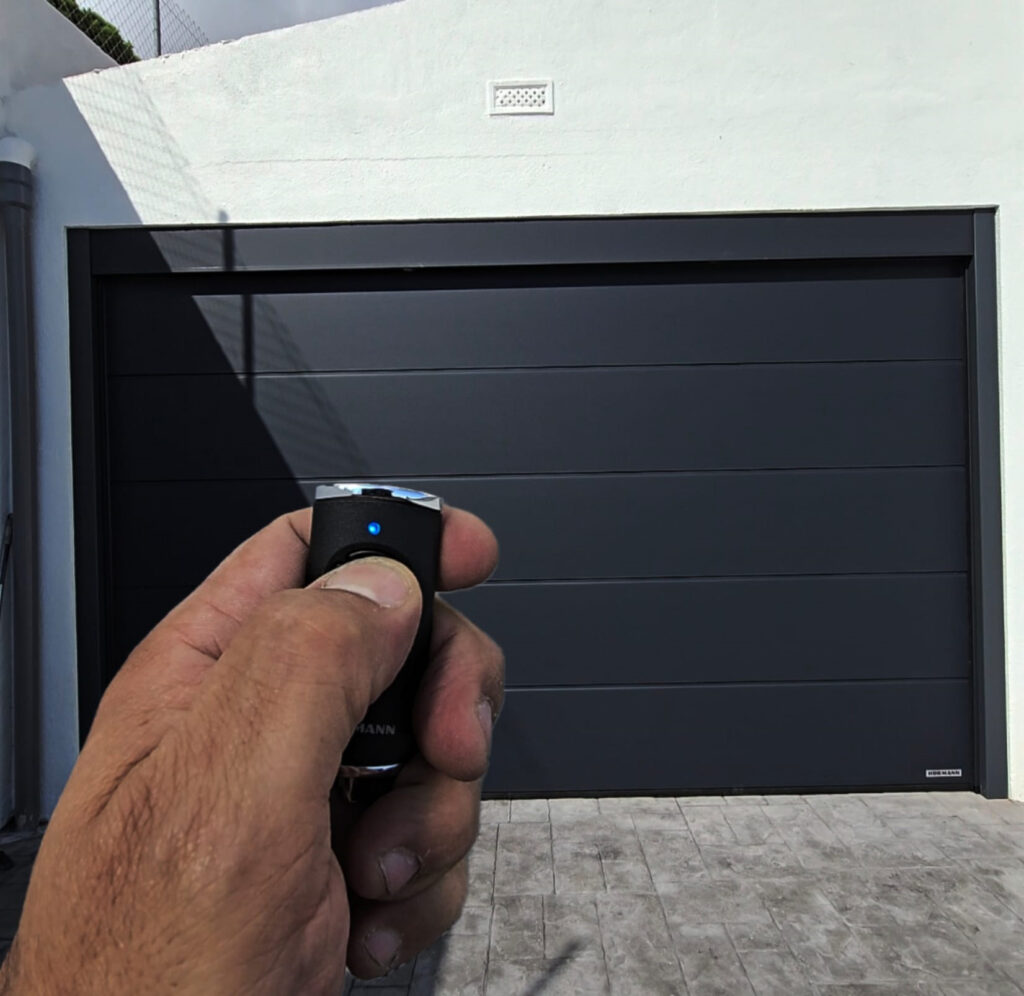 Instaladores de automatismos para puertas en Mataró | Puertas Garsu